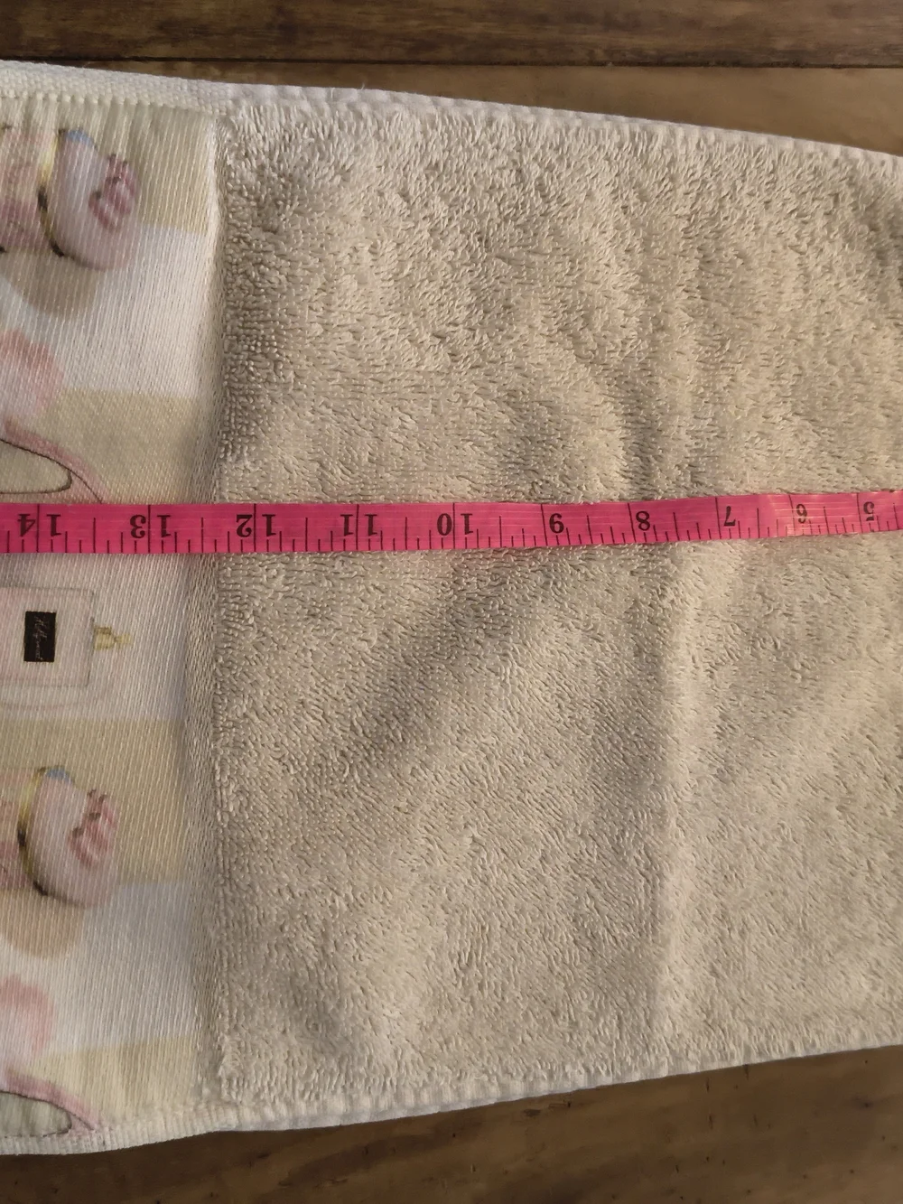 Hand Towel Pair with Pink Fashion Motif